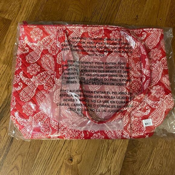 Vera Bradley Vera Large Tote Bag in Red/White Bandana NWT - Picture 4 of 4
